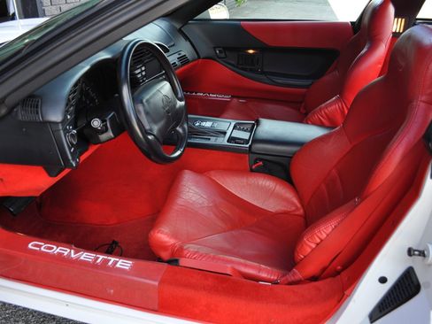 Used 1996 Chevrolet Corvette Coupe RWD image 33