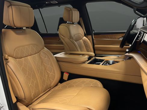Used 2022 Jeep Grand Wagoneer Series III w/ Rear Seat Video Group 1 AWD/4WD image 24