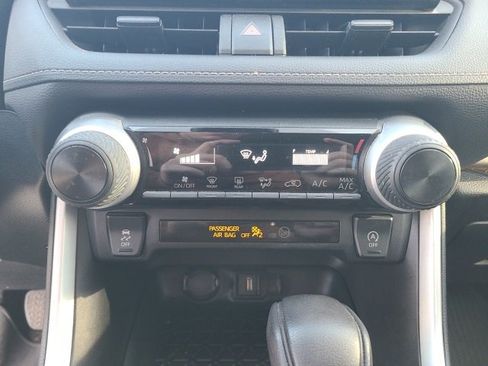 Used 2022 Toyota RAV4 LE image 27