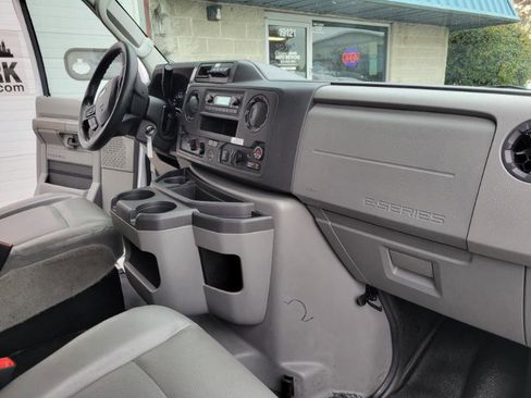 Used 2022 Ford E-350 and Econoline 350 Super Duty image 41