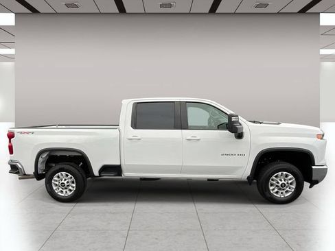 Used 2025 Chevrolet Silverado 2500 LT w/ Safety Package AWD/4WD image 2