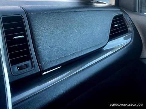 Used 2018 Toyota Sienna SE Premium image 40