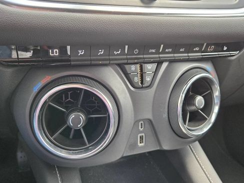 Used 2025 Chevrolet Blazer LT FWD image 18