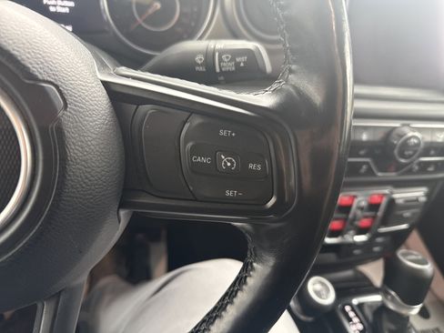 Used 2021 Jeep Gladiator Willys image 19