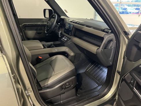 Used 2025 Land Rover Defender 110 S AWD/4WD image 46