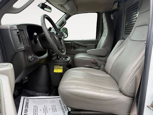 Used 2020 Chevrolet Express 3500 RWD image 10