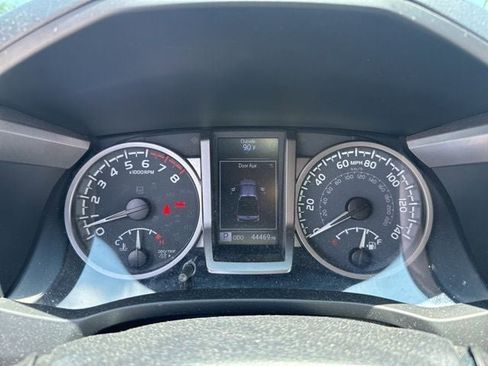 Used 2020 Toyota Tacoma Limited AWD/4WD image 2