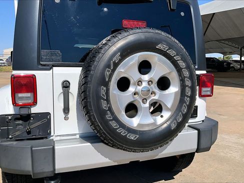 Used 2013 Jeep Wrangler Unlimited Sahara w/ Connectivity Group AWD/4WD image 27