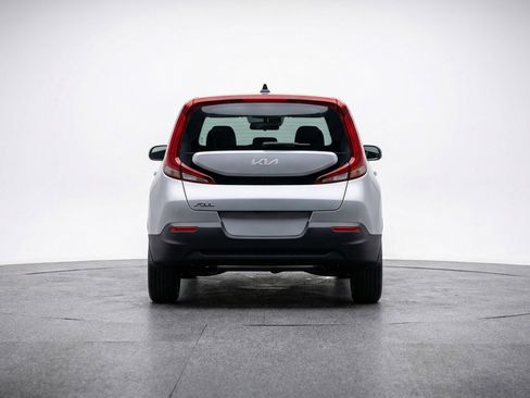 Used 2025 Kia Soul LX w/ LX Technology Package image 7