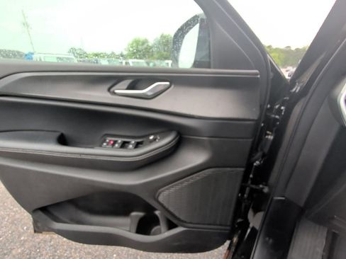 Used 2025 Jeep Grand Cherokee L Altitude AWD/4WD image 9