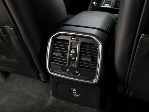 Certified 2026 Porsche Macan AWD/4WD image 25