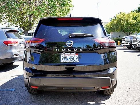 Used 2025 Nissan Rogue S image 9