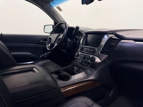 Used 2019 Chevrolet Tahoe LT w/ Luxury Package AWD/4WD image 16