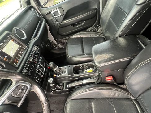 Used 2018 Jeep Wrangler Unlimited Sahara w/ Dual Top Group AWD/4WD image 28