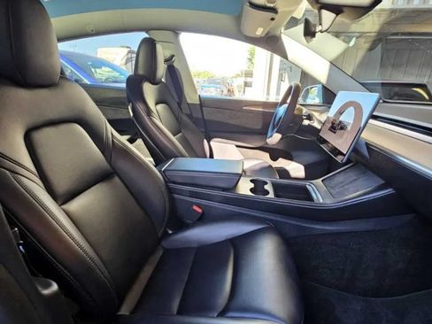Used 2025 Tesla Model Y Long Range AWD/4WD image 16