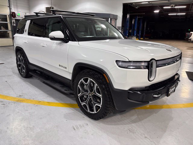 Used 2025 Rivian R1S Adventure Dual AWD/4WD image 9