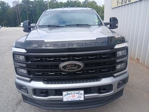 Used 2023 Ford F250 Lariat w/ Black Appearance Package image 22