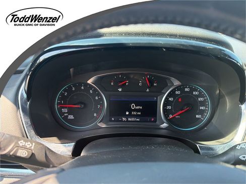 Used 2022 Chevrolet Traverse LT FWD image 1