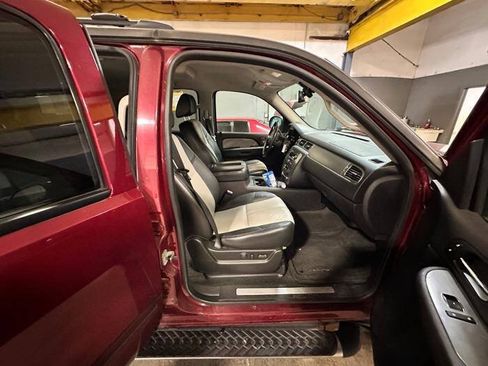Used 2007 Chevrolet Suburban LT w/ LT Preferred Equipment Group AWD/4WD image 28