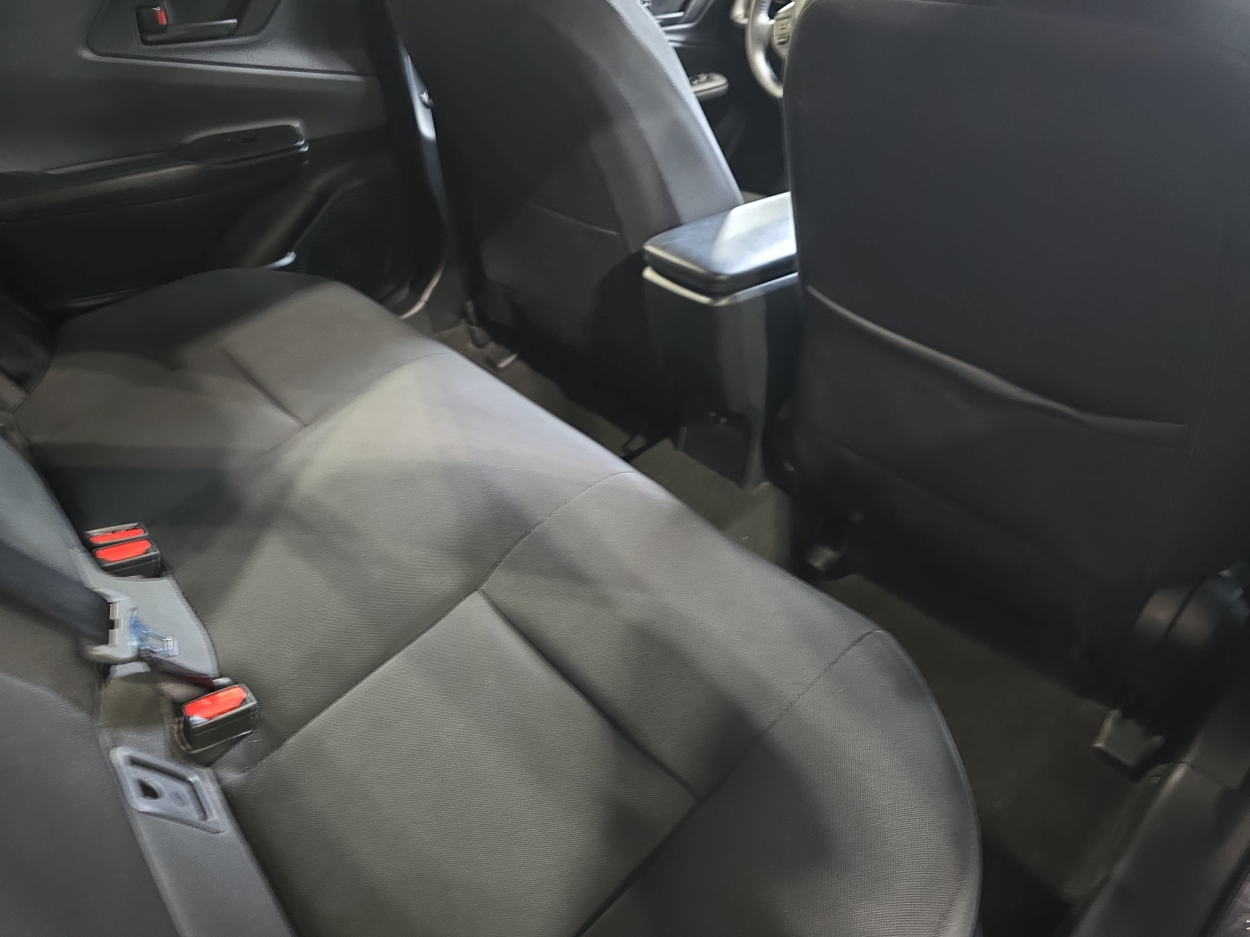Used 2025 Toyota Prius LE FWD image 11