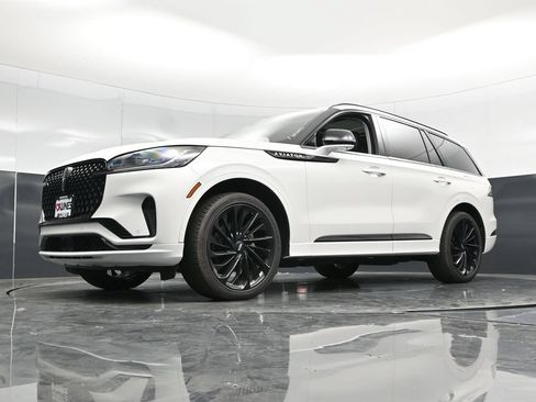 Used 2025 Lincoln Aviator Reserve w/ Equipment Group 201A AWD/4WD image 60