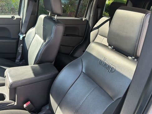 Used 2009 Jeep Liberty Limited w/ Premium Group II AWD/4WD image 26