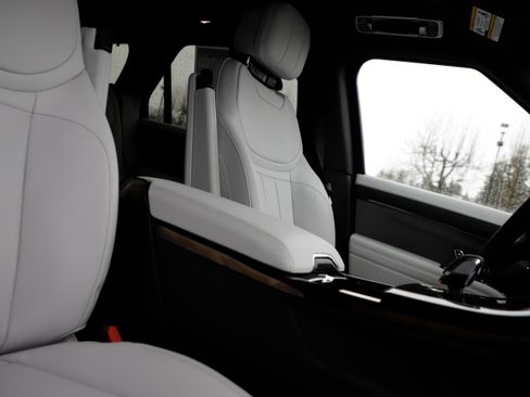 New 2026 Land Rover Range Rover Sport SE AWD/4WD image 12