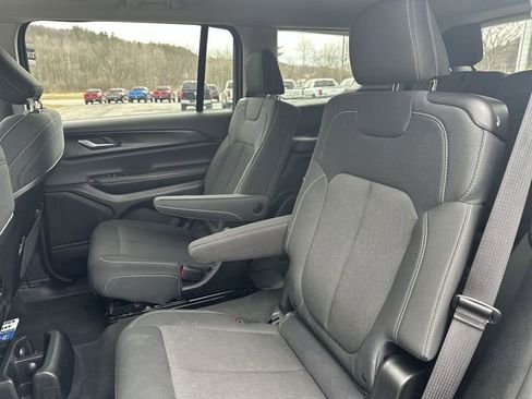 Used 2023 Jeep Grand Cherokee L Laredo image 25