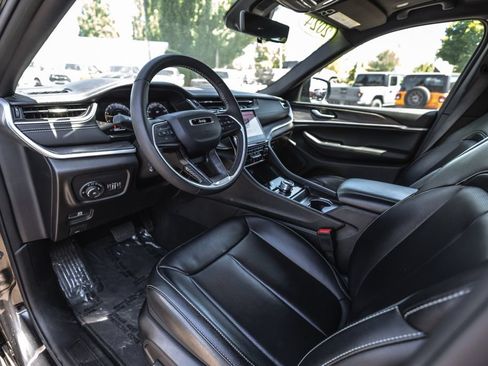 Used 2024 Jeep Grand Cherokee L Limited w/ Luxury Tech Group II AWD/4WD image 16