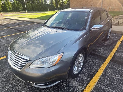 Used 2013 Chrysler 200 Limited FWD image 3