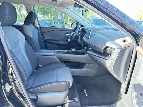 Used 2022 Nissan Rogue SV image 17