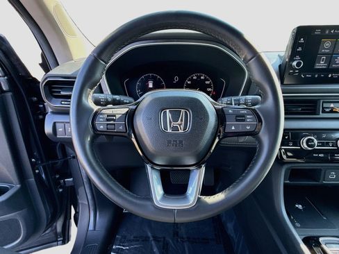 Used 2025 Honda Pilot EX-L image 12