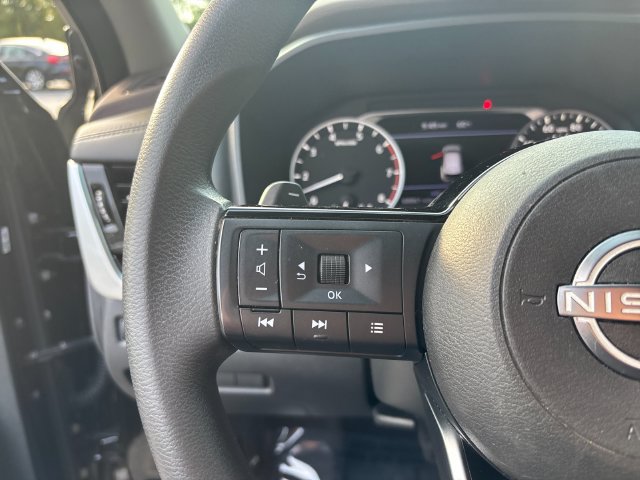 Used 2022 Nissan Rogue SV AWD/4WD image 25
