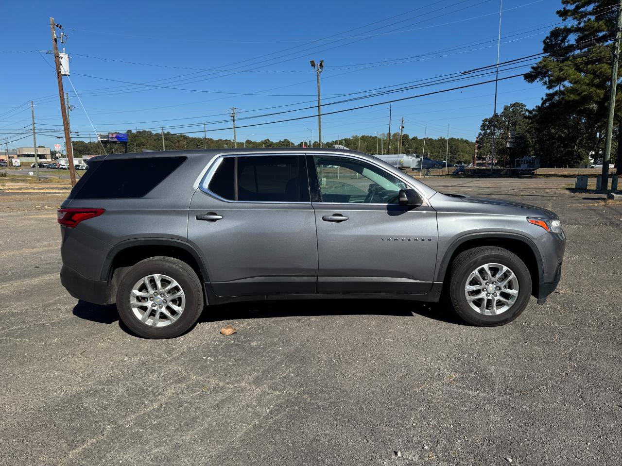 Used 2021 Chevrolet Traverse LS w/ LPO, Floor Liner Package FWD image 2