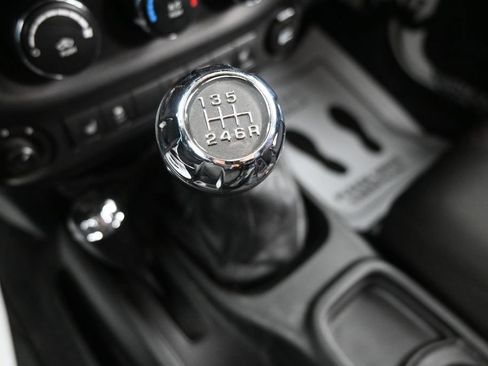Used 2012 Jeep Wrangler Unlimited Sahara AWD/4WD image 21