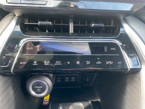 Used 2023 Toyota Venza Nightshade image 23