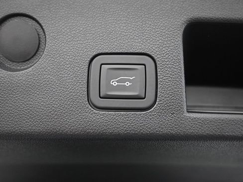 Used 2025 Chevrolet Equinox ACTIV w/ Safety and Technology Package FWD image 34