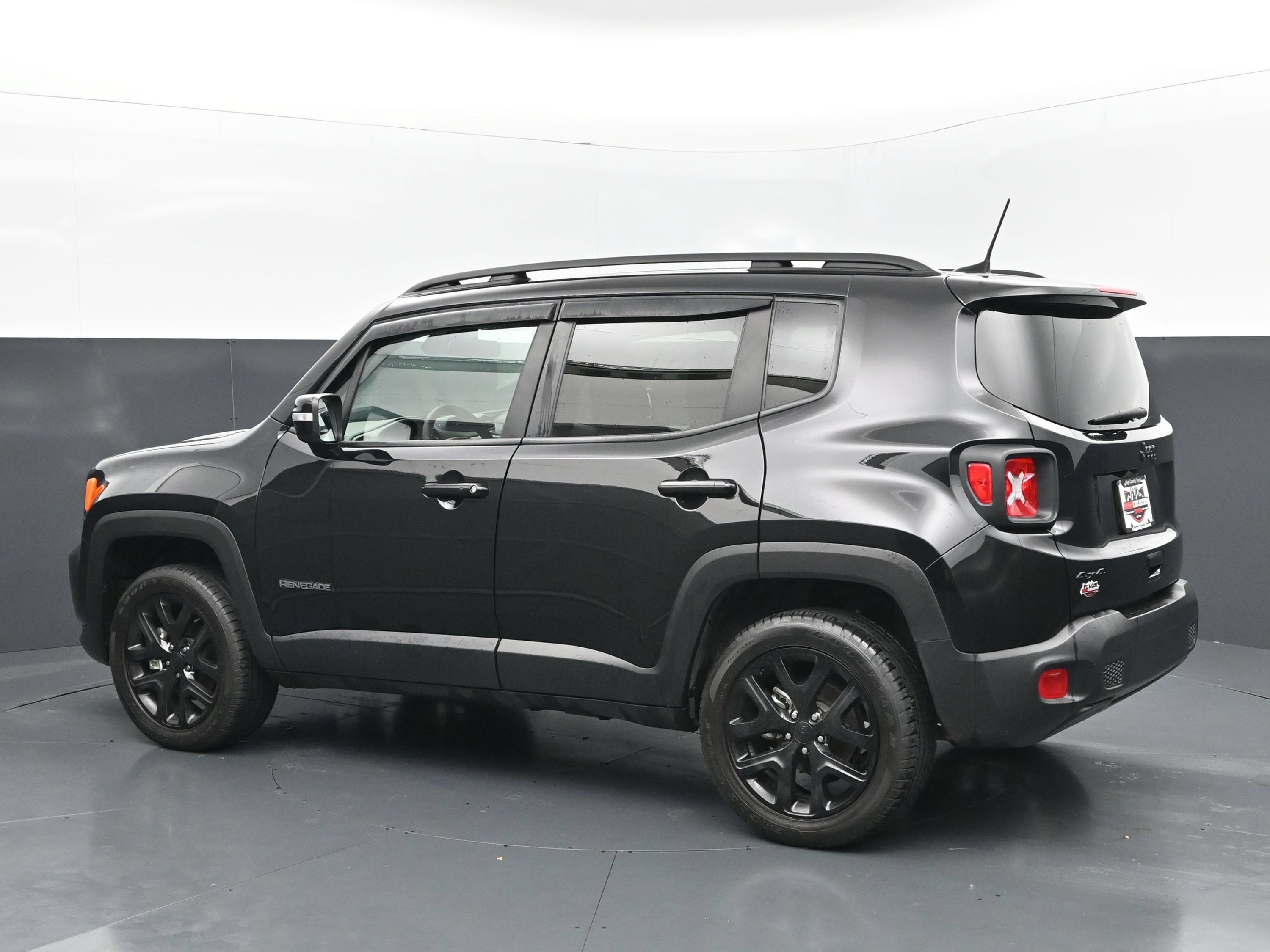 Used 2023 Jeep Renegade Altitude AWD/4WD image 3