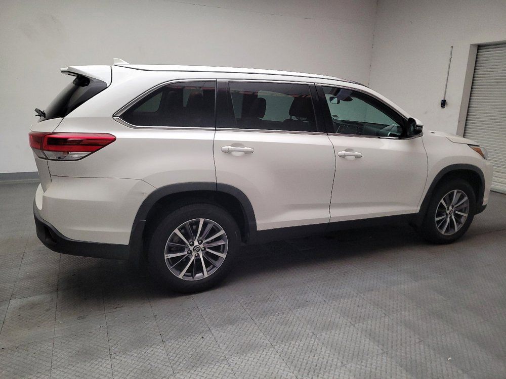 Used 2019 Toyota Highlander XLE FWD image 10