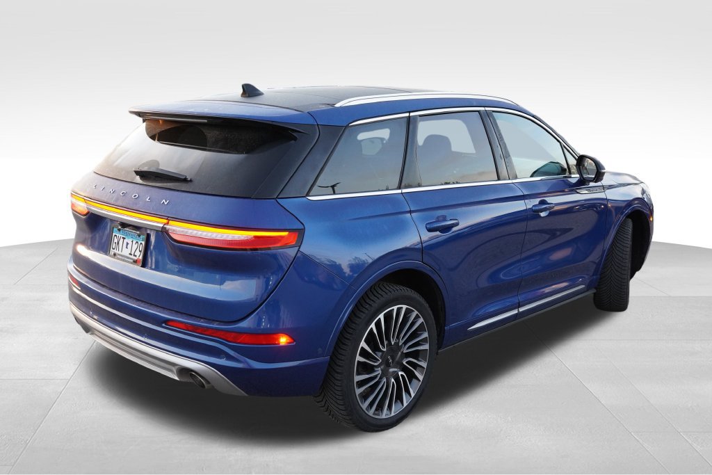 Used 2021 Lincoln Corsair Reserve AWD/4WD image 3