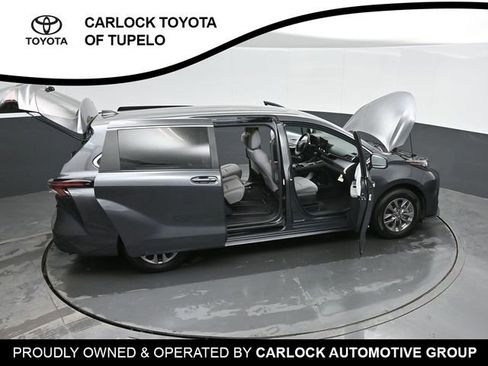 Used 2025 Toyota Sienna LE image 47