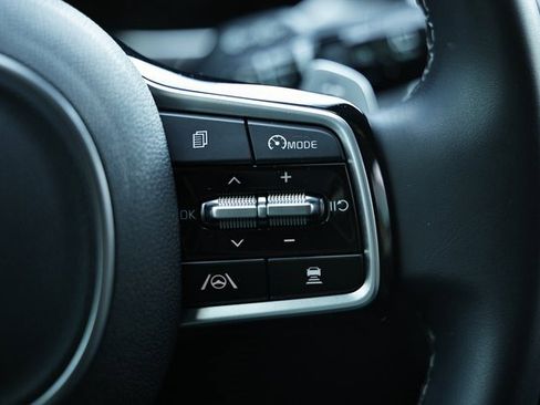 Used 2023 Kia Sorento EX image 32