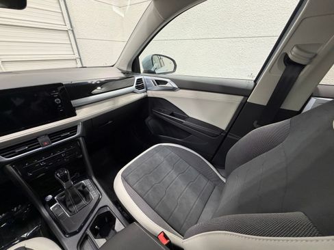 Used 2026 Volkswagen Taos SE w/ Panoramic Sunroof Package FWD image 31