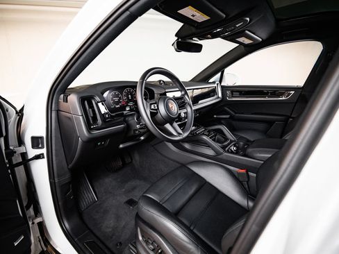 Certified 2026 Porsche Cayenne Coupe AWD/4WD image 4