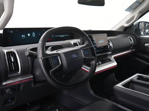 Used 2025 Ford Expedition Platinum AWD/4WD image 31