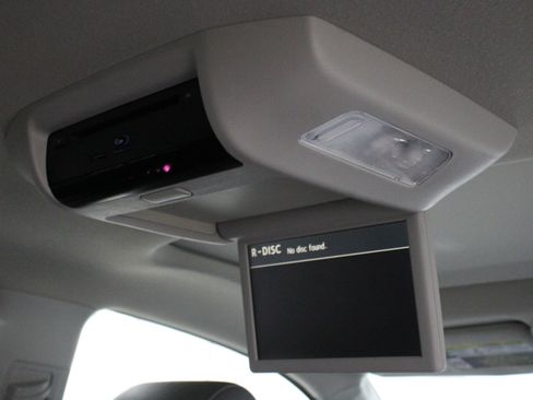 Used 2019 Toyota Sequoia Platinum AWD/4WD image 31
