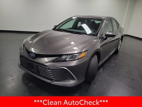 Used 2022 Toyota Camry LE FWD image 4