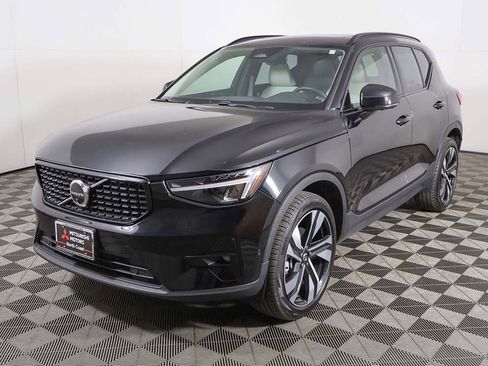 Used 2024 Volvo XC40 B5 Plus w/ Protection Package Premier image 10