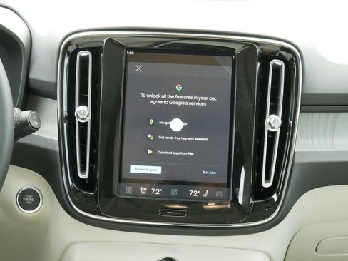 New 2026 Volvo XC40 B5 Plus w/ Climate Package image 8