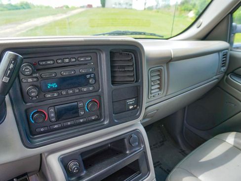 Used 2005 GMC Sierra 2500 SLT w/ Heavy-Duty Power Package AWD/4WD image 13